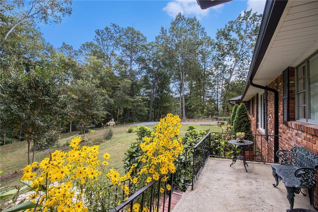 111 Lewis Drive SE