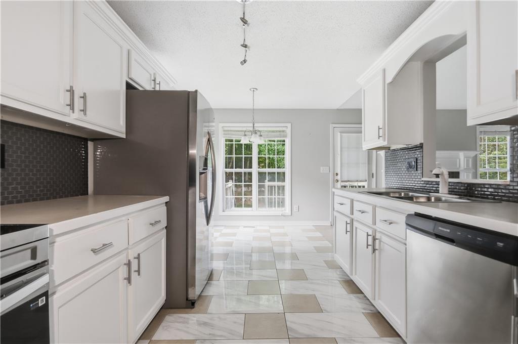 36 Elmwood Place NE