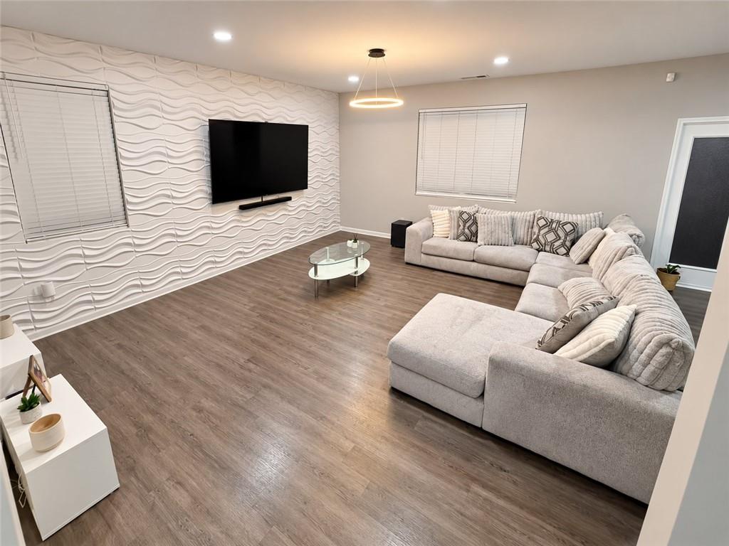 341 Starbuck Parkway