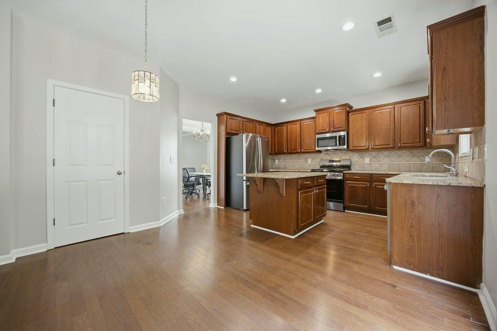 560 Crestmont Lane