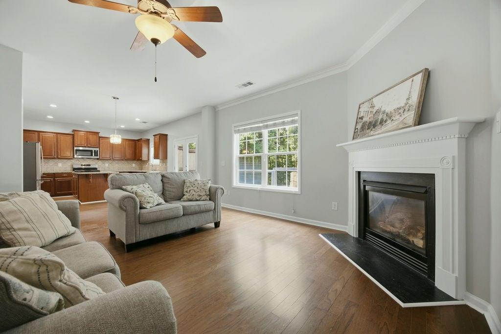 560 Crestmont Lane