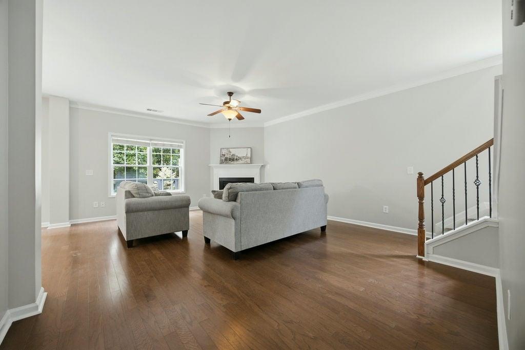 560 Crestmont Lane
