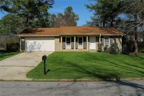 2195 Rochelle Way Atlanta GA 30349