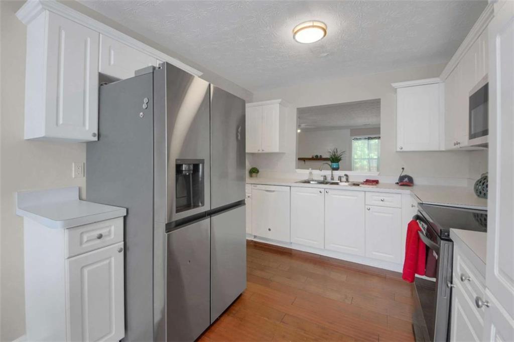 4255 Glen Iris Drive