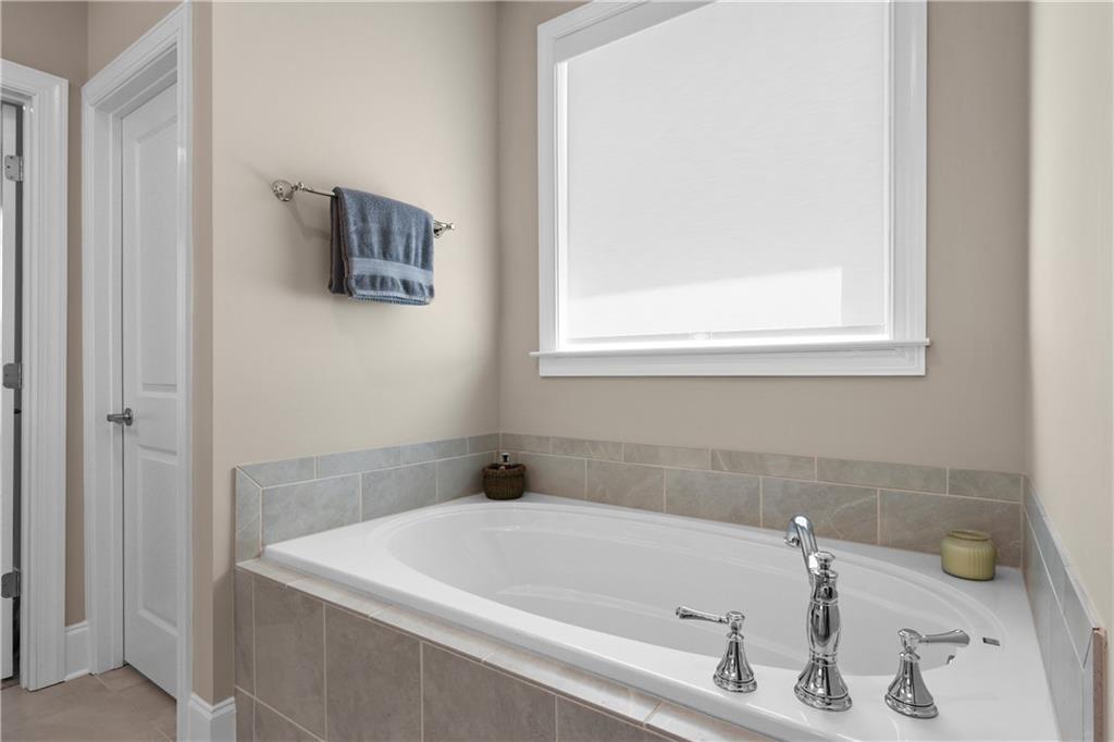 3196 Drewmore Drive, Suwanee, Georgia image 24