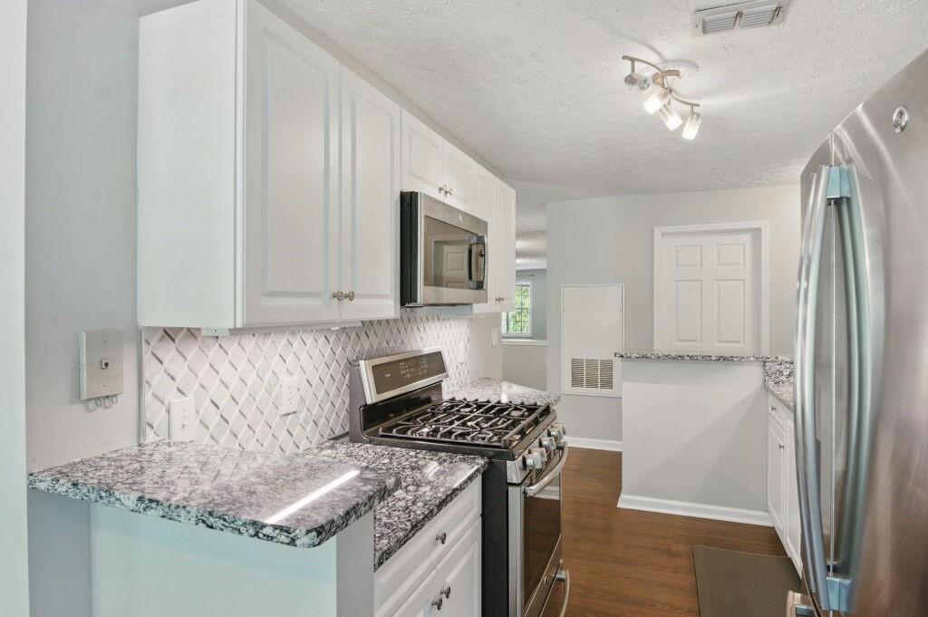 124 Streamside Drive #24, Roswell, Georgia image 11