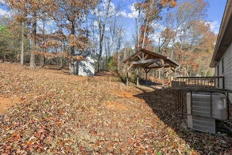 A home in Adairsville