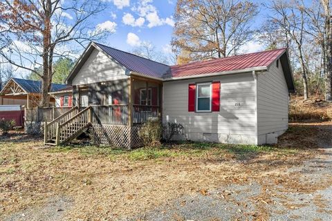 A home in Adairsville