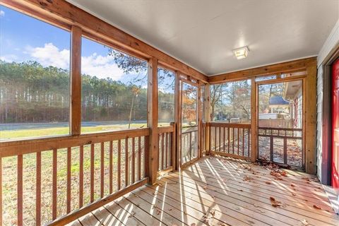 A home in Adairsville