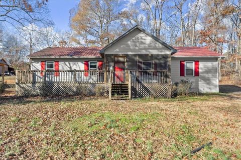 A home in Adairsville