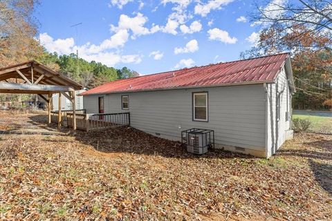 A home in Adairsville