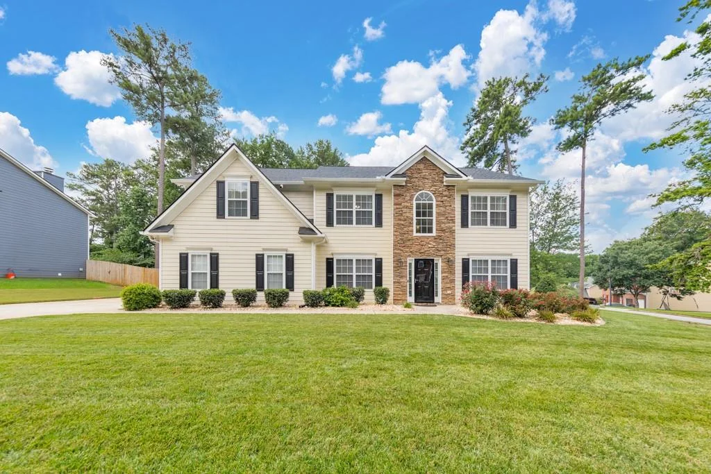 221 Courtland Oaks Drive SW