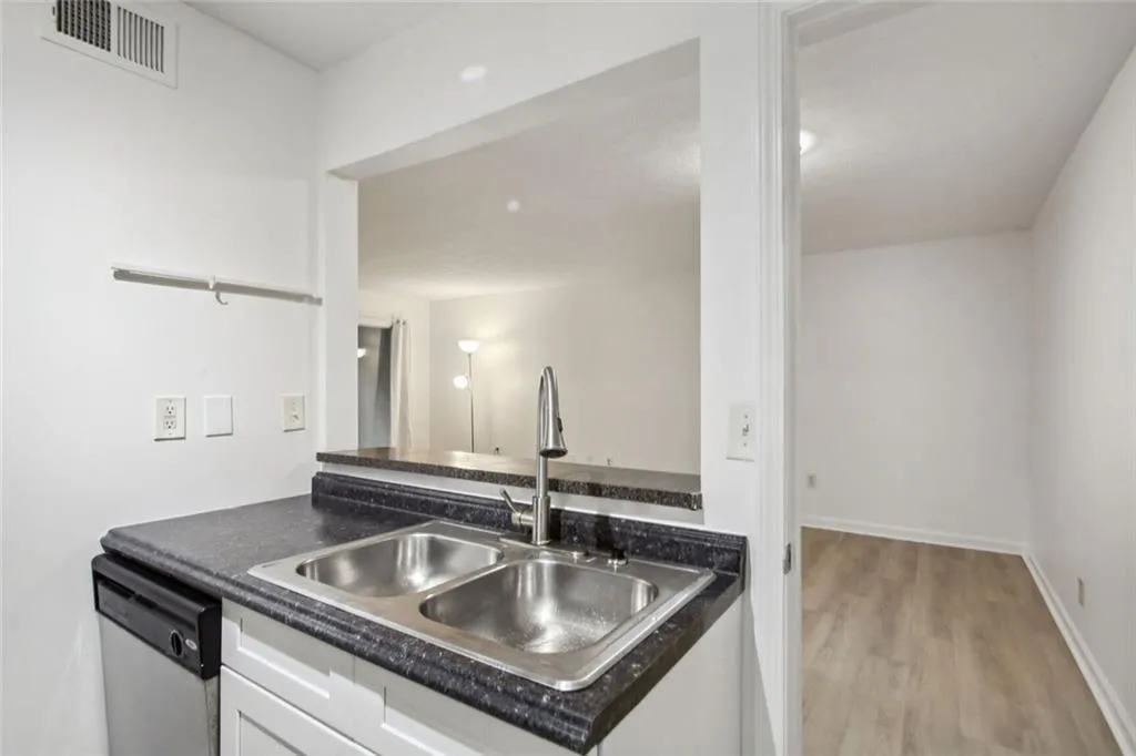 Atlanta, Georgia 30318, United States, 1 Bedroom Bedrooms, ,1 BathroomBathrooms,Residential,Active,236199