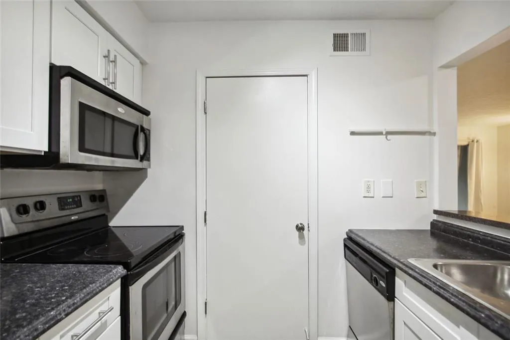 Atlanta, Georgia 30318, United States, 1 Bedroom Bedrooms, ,1 BathroomBathrooms,Residential,Active,236199