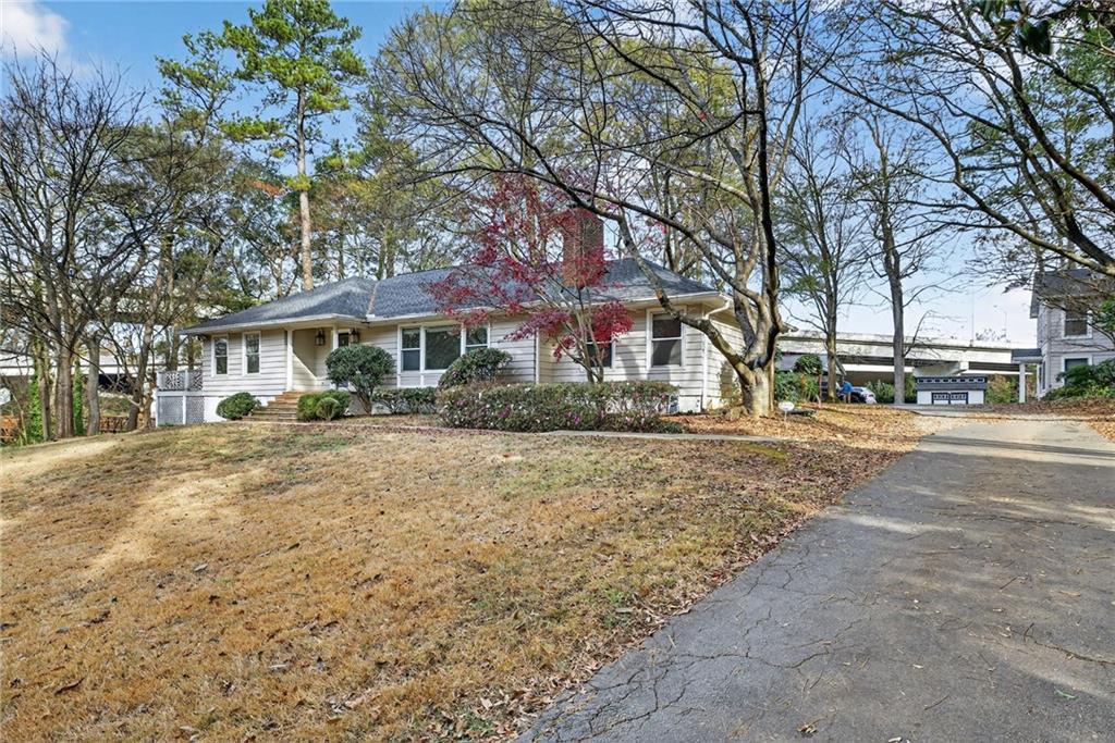 1040 Lindridge Drive NE