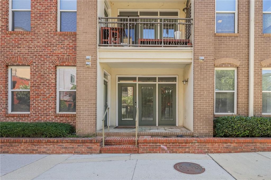 390 17th Street NW 2001