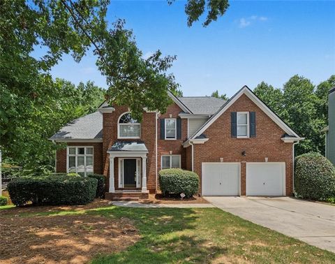 Homes For Sale - 3935 Canterbury Walk Drive<br/> Duluth, GA 30097