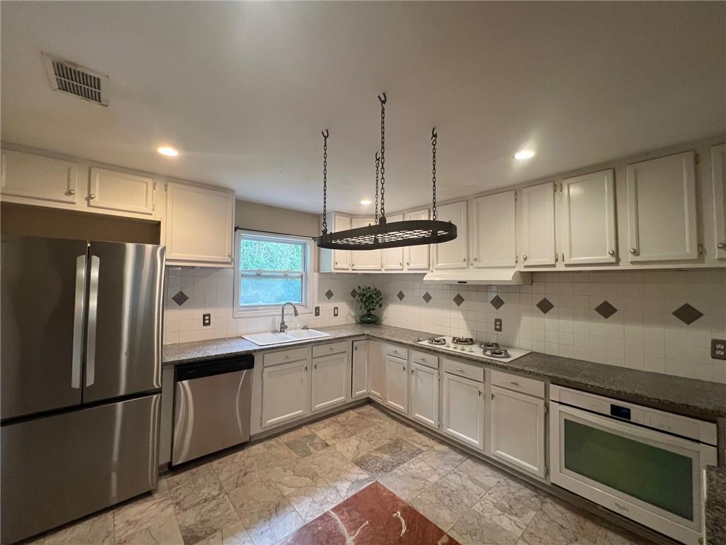 2606 Gravitt Road