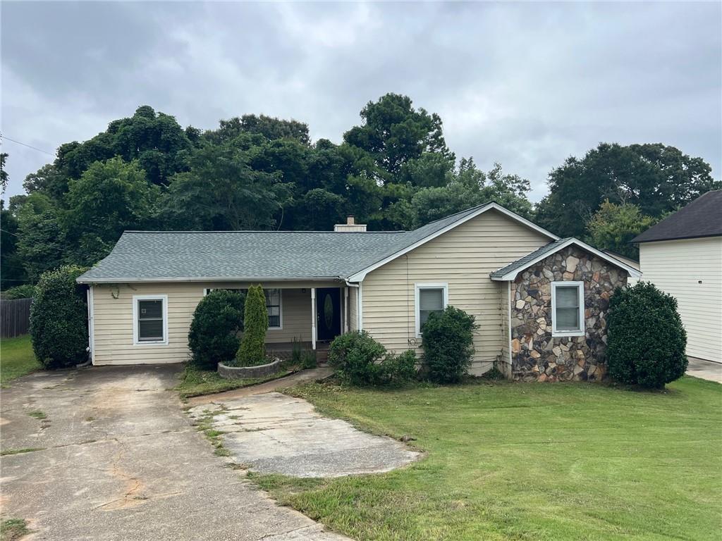 A SWEET DEAL in Duluth, GA- A Great Buy for 1st time home buyers or Savvy Investors. Huge Ranch Single Family Home offers 4 Bedrooms and 2 Bathrooms. BIG FRONT YARD LOT- Nice fenced Back Yard, NO HOA, & NO RENTAL RESTRICTIONS. Closed to I-85, Restaurants, Super Markets, Schools, Shopping Centers, & all Attractions. Must Come and See. It won't last long.