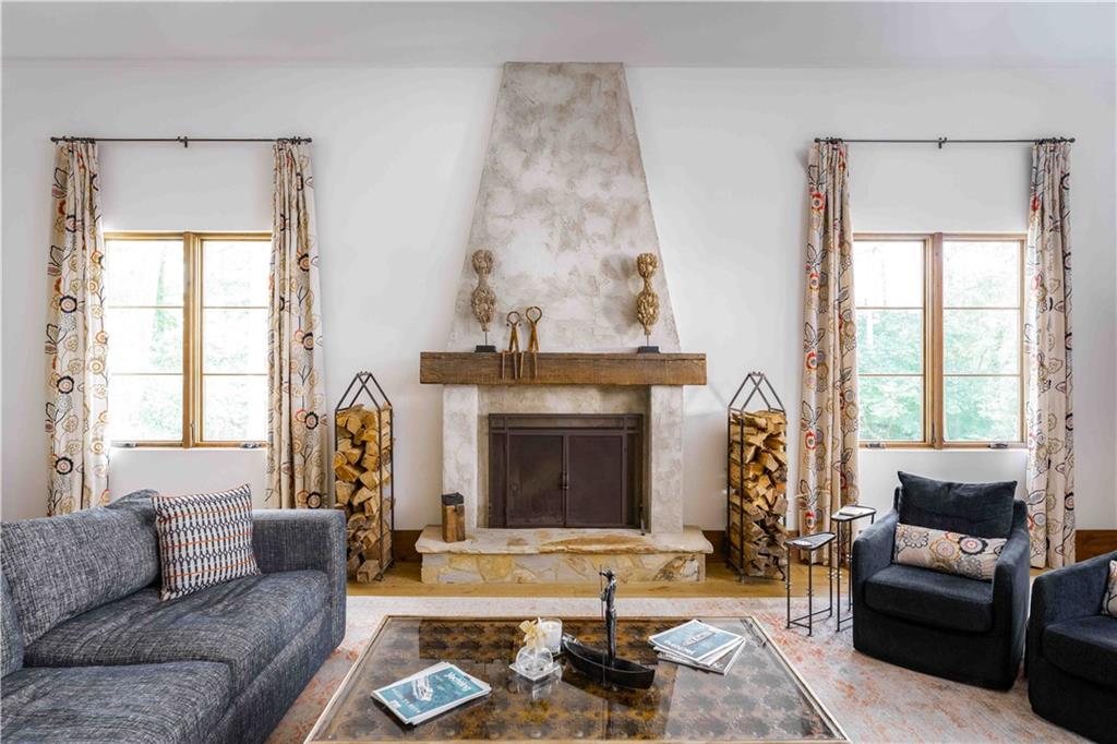 3118 W Roxboro Road NE