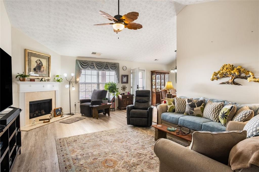 806 VILLAGE Place