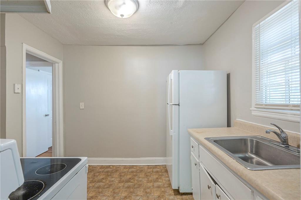 1328 Lockhaven Circle, Atlanta, Georgia image 7