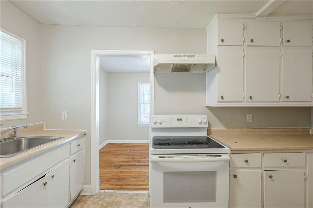 1328 Lockhaven Circle, Atlanta, Georgia image 9