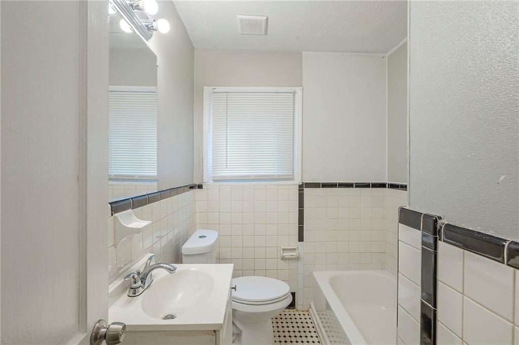 1328 Lockhaven Circle, Atlanta, Georgia image 16