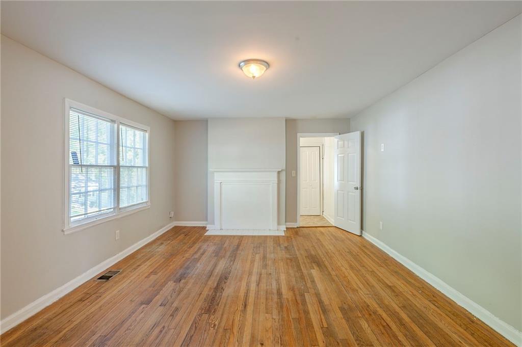 1328 Lockhaven Circle, Atlanta, Georgia image 3