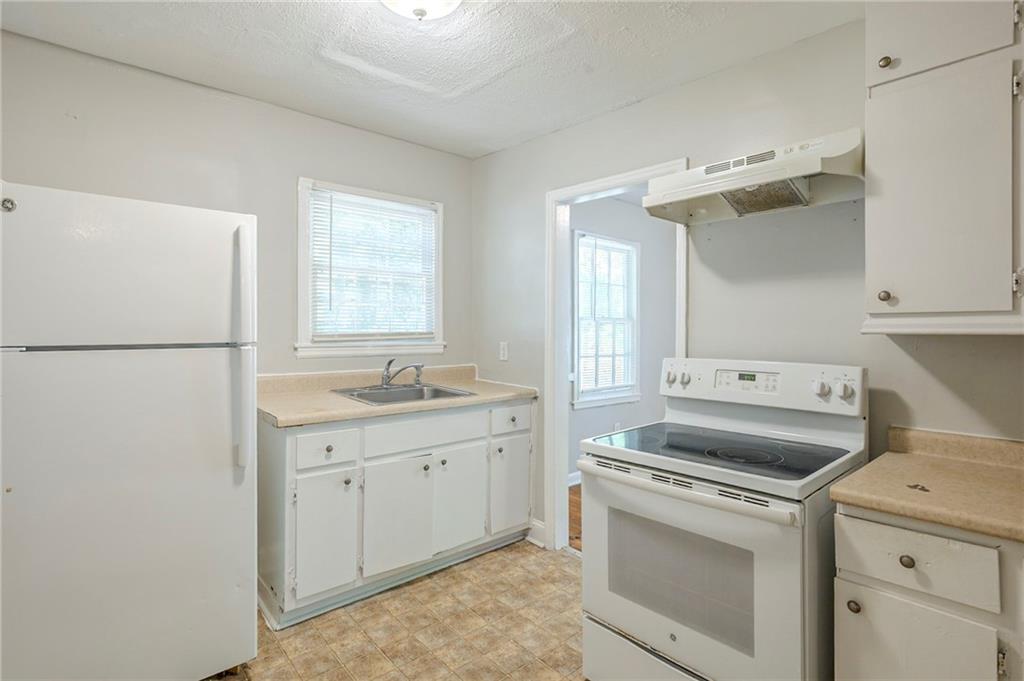 1328 Lockhaven Circle, Atlanta, Georgia image 10