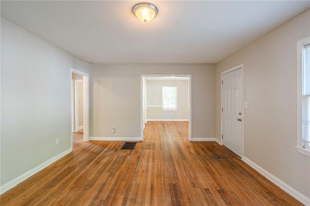 1328 Lockhaven Circle, Atlanta, Georgia image 4