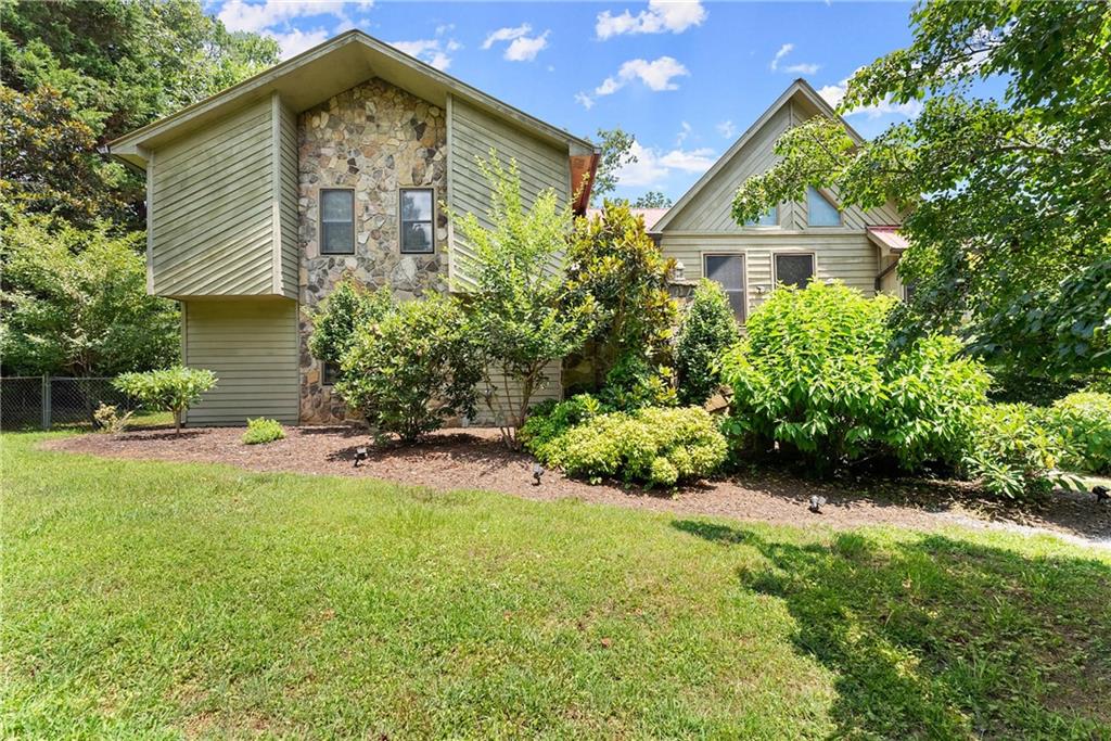 735 Calhoun Road