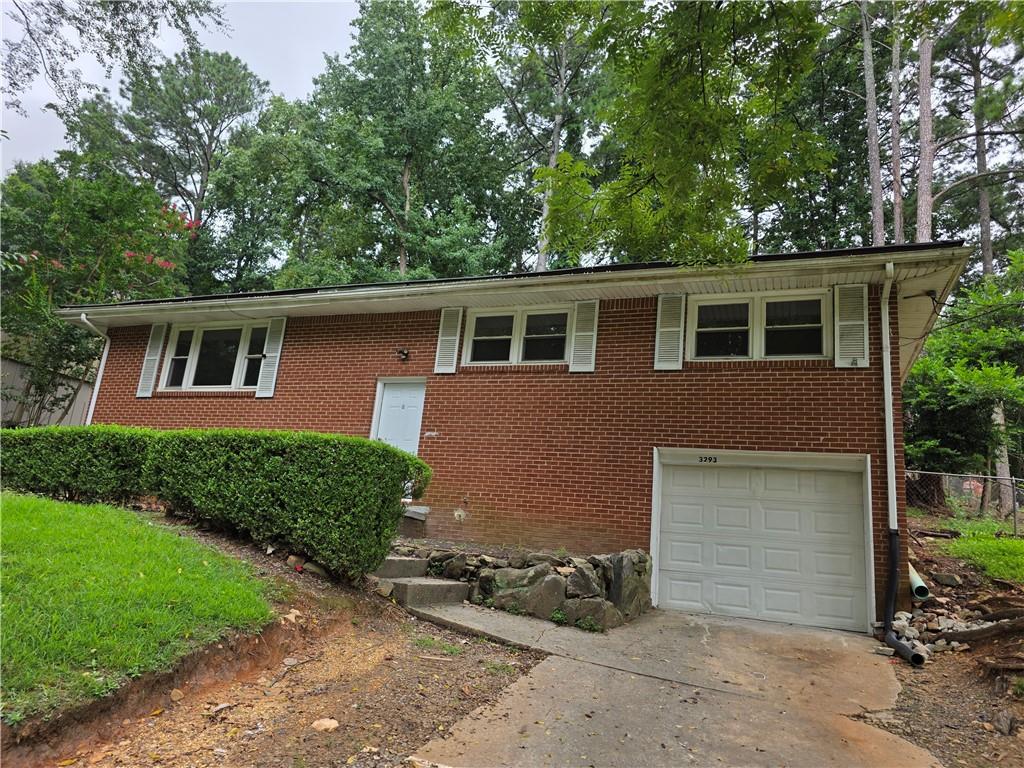 3293 OAKCLIFF Road