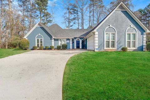 Homes For Sale - 752 Stone Breeze Lane<br/> Stone Mountain, GA 30087