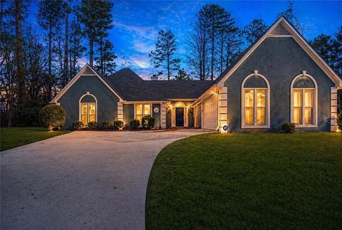 Homes For Sale - 752 Stone Breeze Lane<br/> Dekalb County, Stone Mountain, GA 30087