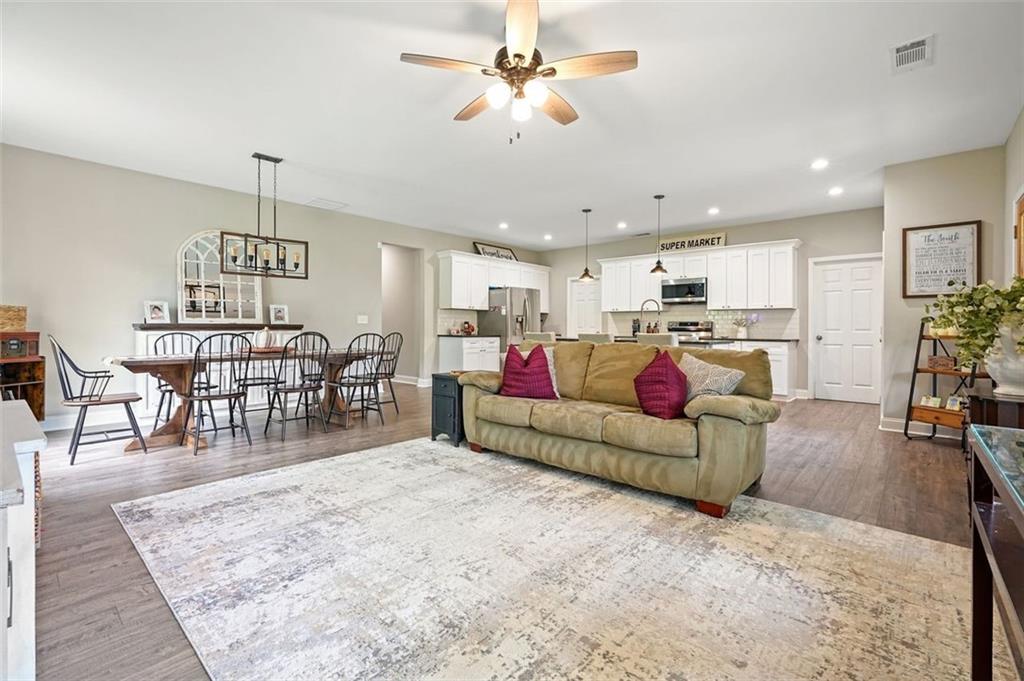 120 E KILLIAN Street