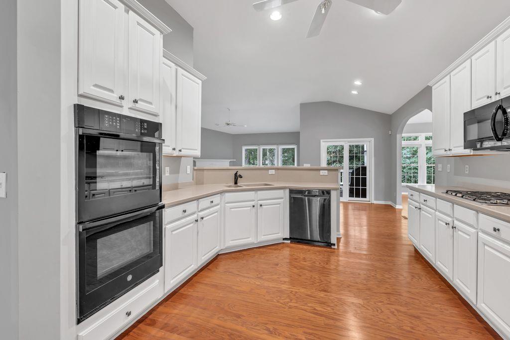 2825 Harbor Cove Court, Cumming, Georgia image 13