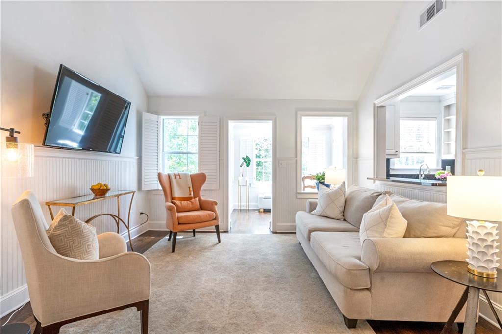 35 Sheridan Drive NE 12