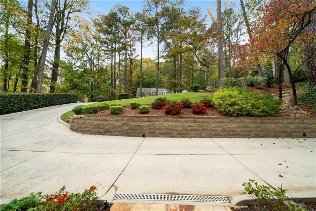 5525 Whitner Drive, Sandy Springs, Georgia image 12