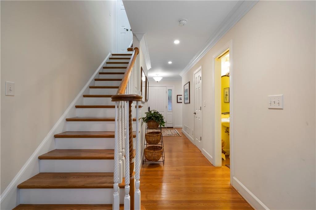 5525 Whitner Drive, Sandy Springs, Georgia image 32