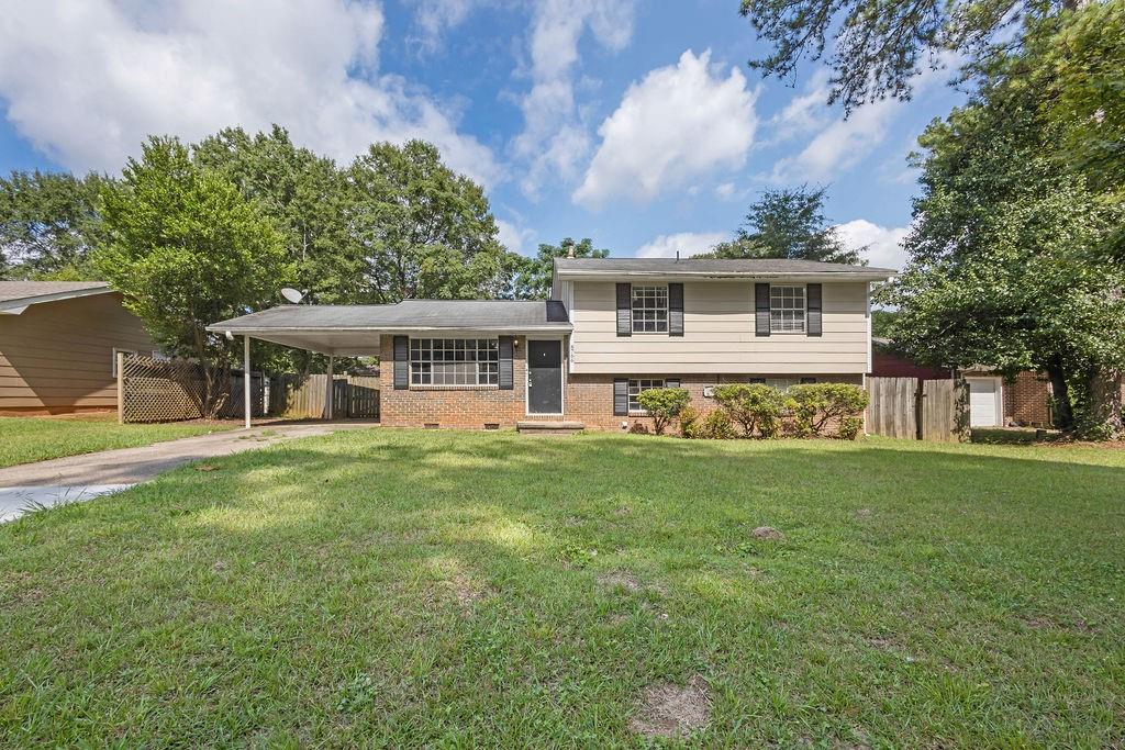 Make a great deal even better with Massive savings through special loan programs with the Preferred Lender Envoy Mortgage with Aubrey Wilcox! Ask the Listing Team for the introduction for up to 100% Financing or even interest rates in the 4s!Tucked away on a quiet cul-de-sac, this 3-bedroom, 1-bath home in Riverdale offers an excellent opportunity for buyers ready to put in some work and make it their own. The home features a traditional floor plan with a spacious living room, a separate dining area, and a kitchen with good layout potential. While the property needs some TLC and cosmetic upgrades, it sits on a level lot with a fenced backyard—ideal for pets, entertaining, or outdoor projects. Whether you're a first-time buyer looking to build equity or an investor searching for your next project, this home offers great value in a convenient location close to shopping, schools, and major commuter routes.