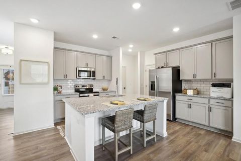 Townhouse For Rent - 111 Lipscomb Circle #BARTOW<br/> Cartersville, GA 30121