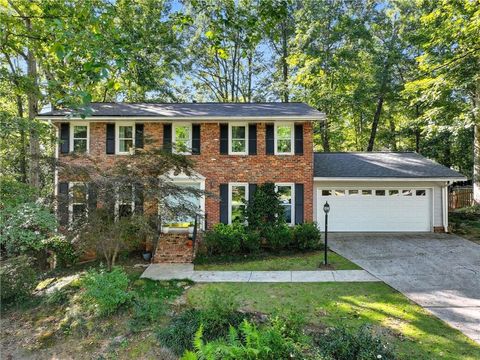 Photo of 4620 Mountain Creek Drive NE, Roswell, GA 30075 (MLS # 7657997)