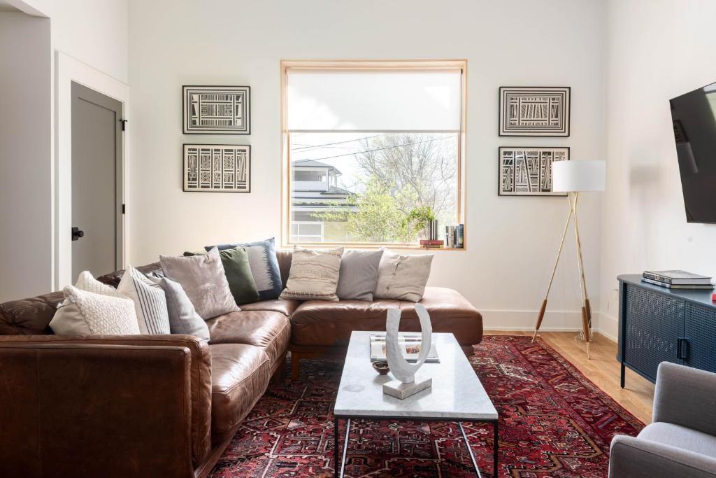955 Wylie SE 6