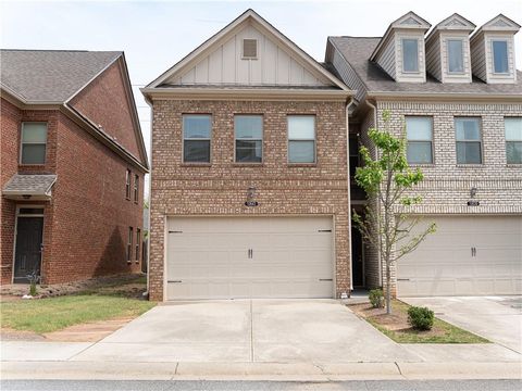 Townhouse For Sale - 10643 Naramore Lane<br/> Alpharetta, GA 30022