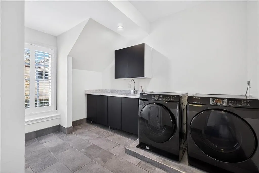 Decatur, Georgia 30033, United States, 5 Bedrooms Bedrooms, ,5 BathroomsBathrooms,Residential,Coming Soon,237747