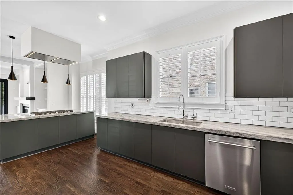 Decatur, Georgia 30033, United States, 5 Bedrooms Bedrooms, ,5 BathroomsBathrooms,Residential,Coming Soon,237747