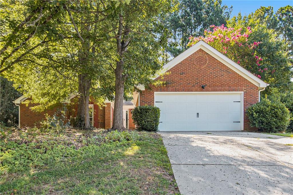 Charming Ranch Home in Quiet Cul-de-Sac – Ideal for First-Time Buyers!
Welcome to this inviting 3-bedroom, 2-bath ranch-style home tucked away in the desirable Lees Ridge Subdivision of Jonesboro. Situated in a peaceful cul-de-sac, this property offers comfort, charm, and endless potential. Enjoy the added bonus of a sunroom — perfect for year-round relaxation or entertaining guests in any season.
Step inside to find a spacious floor plan featuring a large owner’s suite with ample closet space and a private en-suite bath. The additional bedrooms are well-sized, and the layout is ideal for easy, one-level living. The home’s classic charm makes it the perfect canvas for first-time buyers eager to add their personal touch and create their dream home.
Whether you're sipping coffee in the sunroom or enjoying the tranquility of cul-de-sac living, this home offers the perfect balance of comfort and opportunity. Don’t miss out — this gem is ready for your vision!