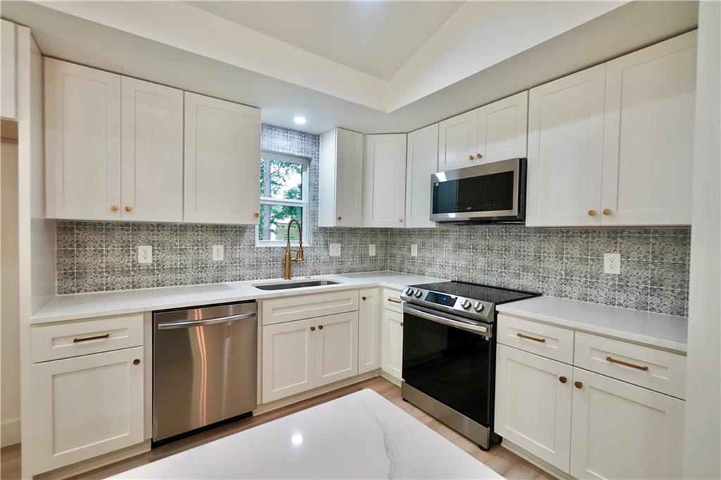 5023 Rockborough Trail