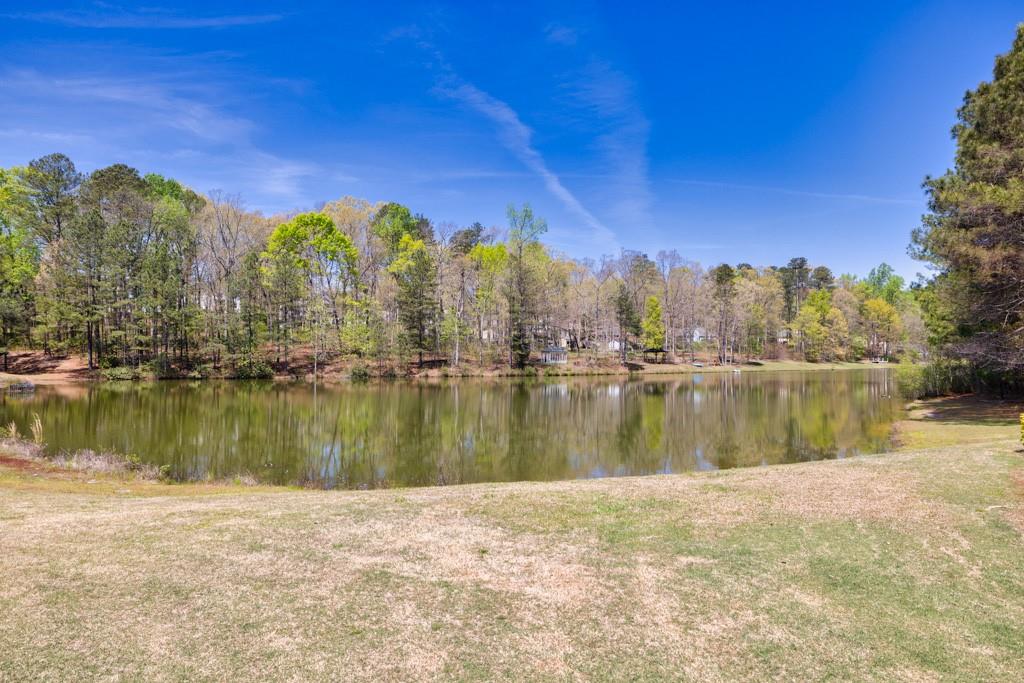 2410 Emerald Drive, Loganville, Georgia image 11